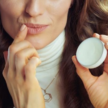 Labios secos, con grietas o heridas: lo que sí y lo que no debes hacer si te pasa